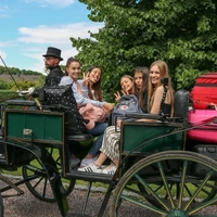 Die Mädchen-WG - Im Schloss am See - extra.image